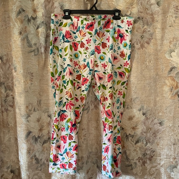 Floral ladies Capri Jean’s size 16/18 Time and Tru brand NWOT - Picture 2 of 3